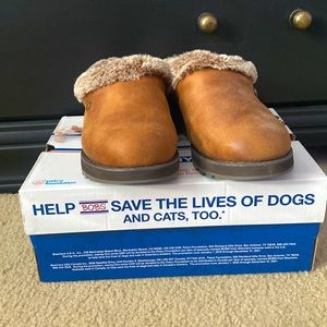 Bobs from Sketchers memory foam clogs. Size 8.